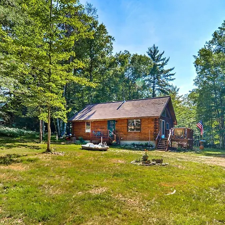 Cozy Manistique Cabin With Deck, Grill And Fire Pit!